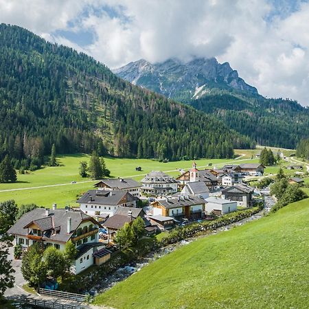 Gasthof Albergo Dolomiten Braies  Esterno foto