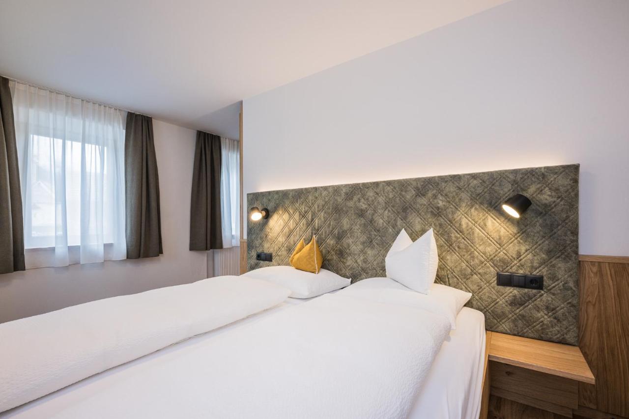 Gasthof Albergo Dolomiten Braies  Esterno foto