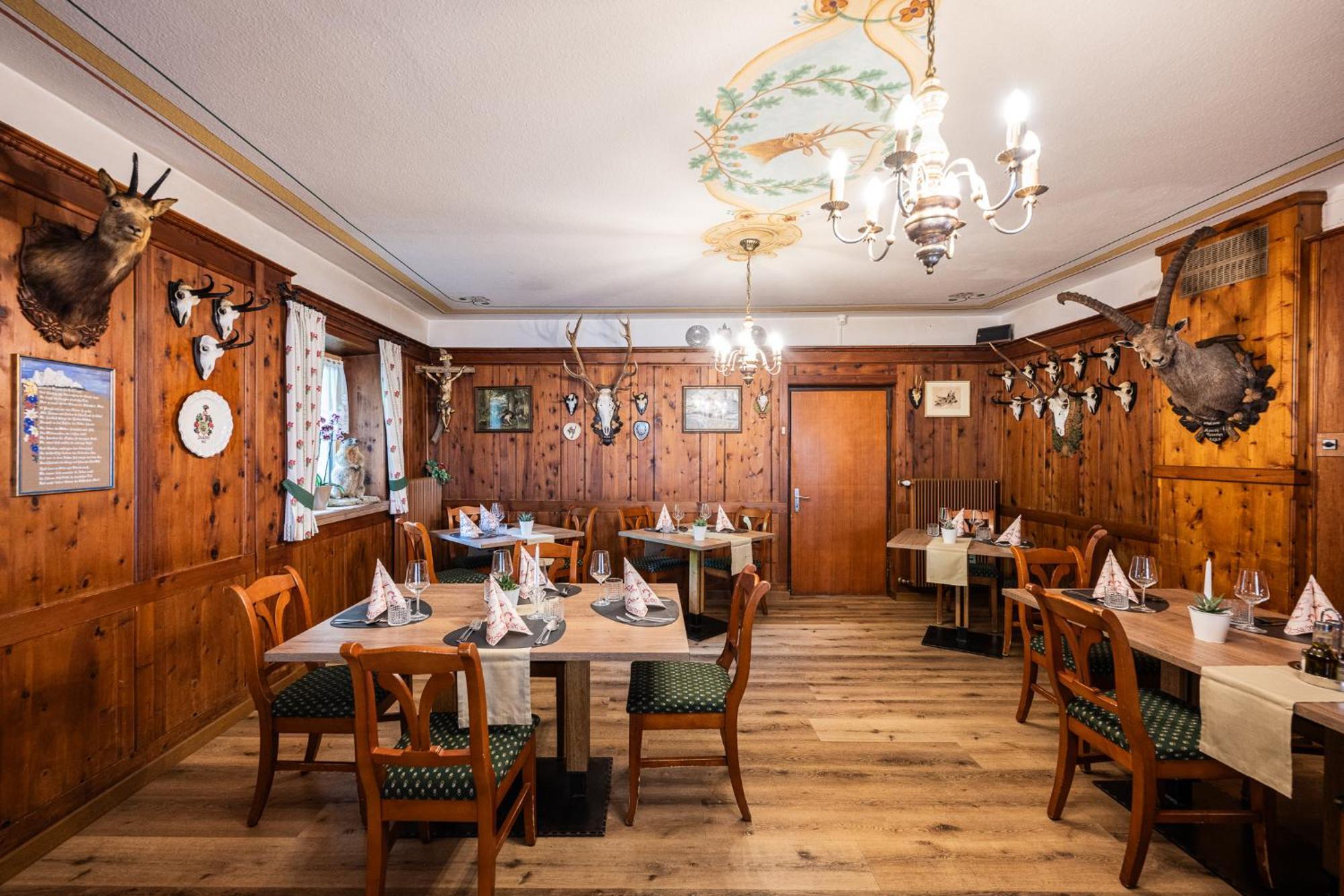 Gasthof Albergo Dolomiten Braies  Esterno foto