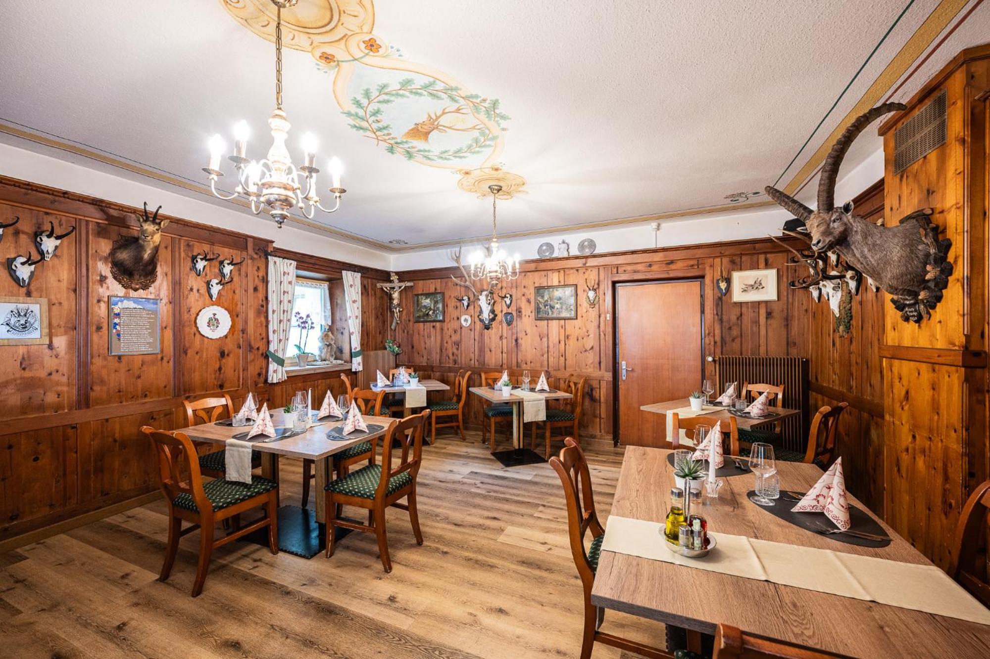 Gasthof Albergo Dolomiten Braies  Esterno foto