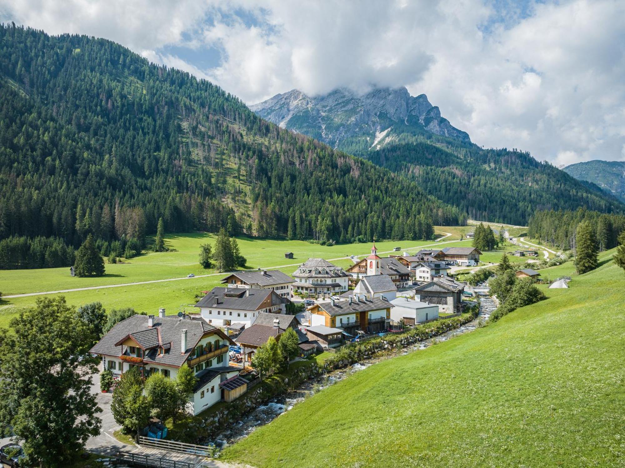 Gasthof Albergo Dolomiten Braies  Esterno foto