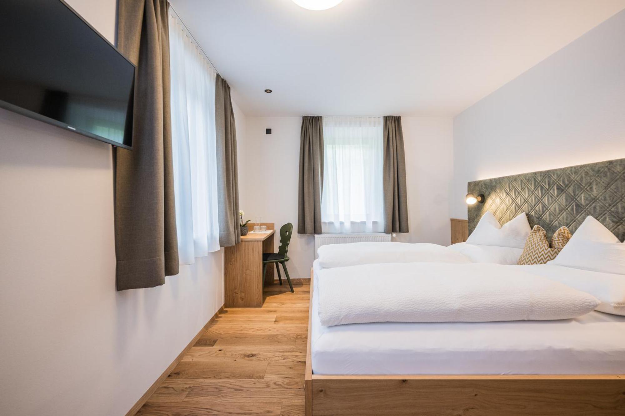 Gasthof Albergo Dolomiten Braies  Esterno foto