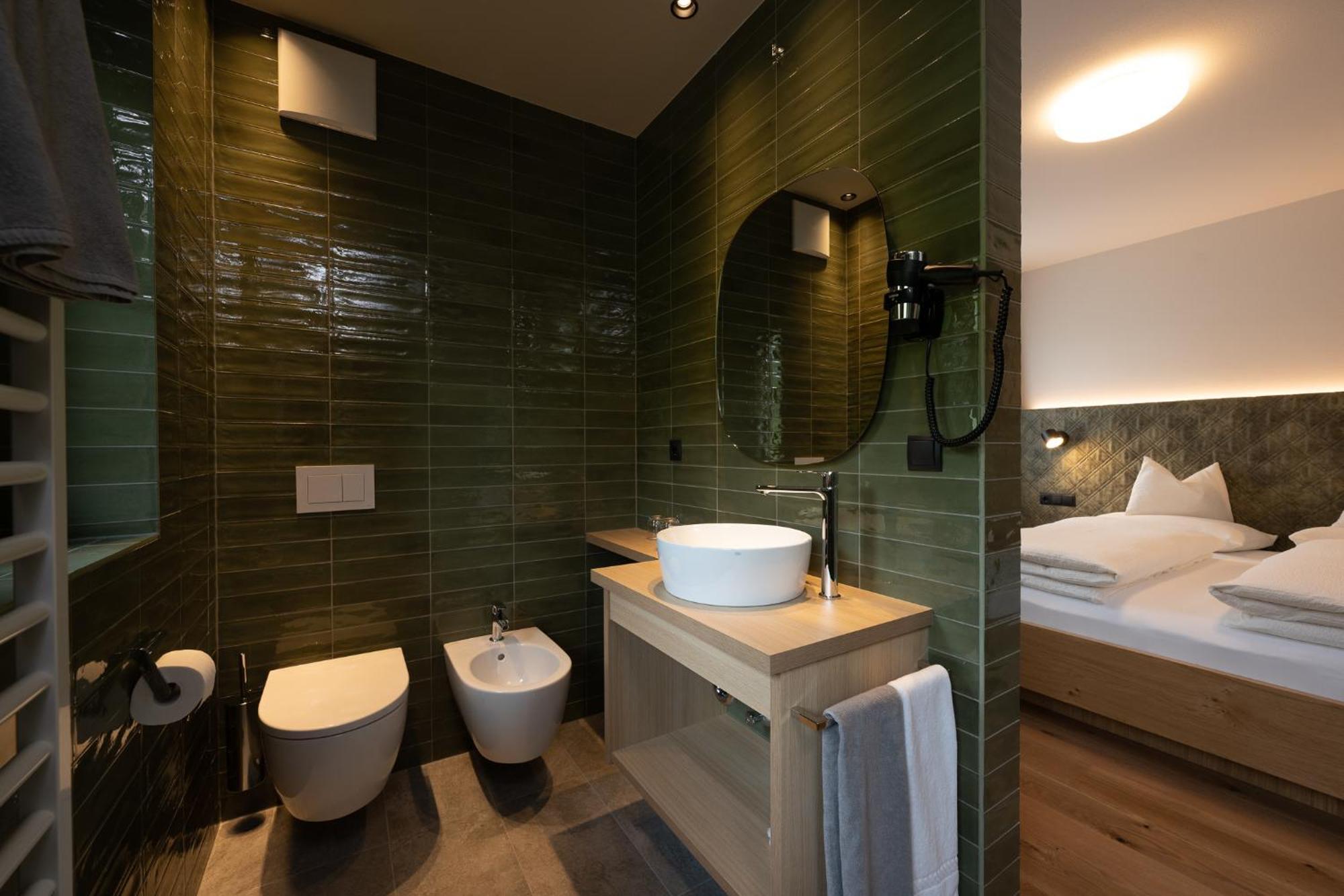 Gasthof Albergo Dolomiten Braies  Esterno foto