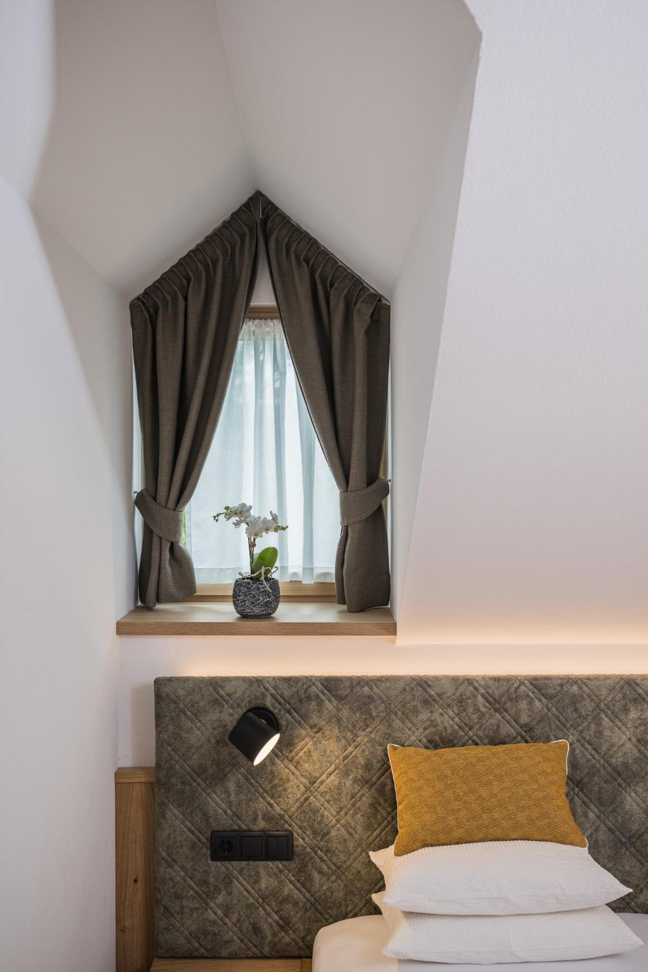 Gasthof Albergo Dolomiten Braies  Esterno foto