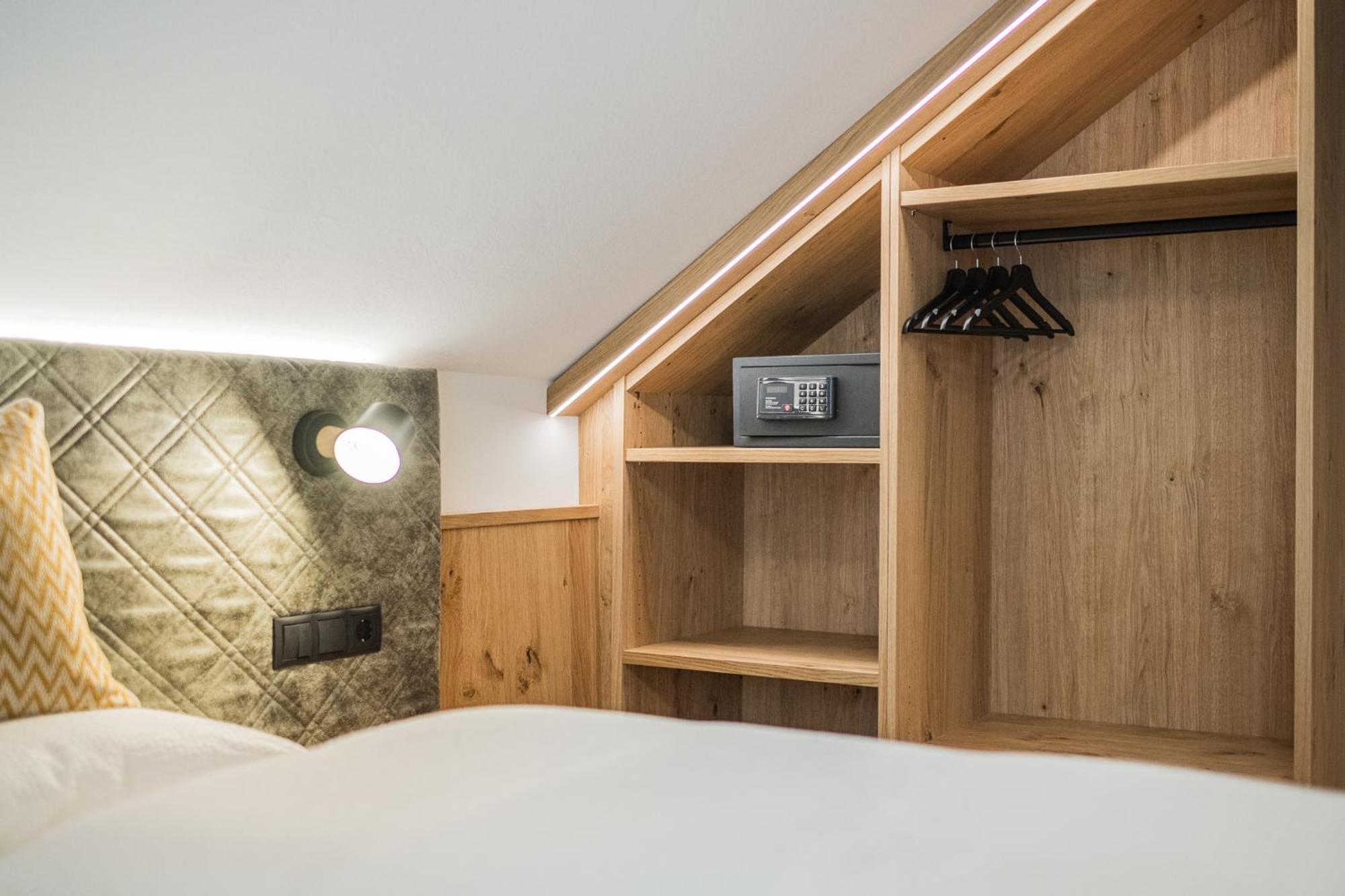 Gasthof Albergo Dolomiten Braies  Esterno foto