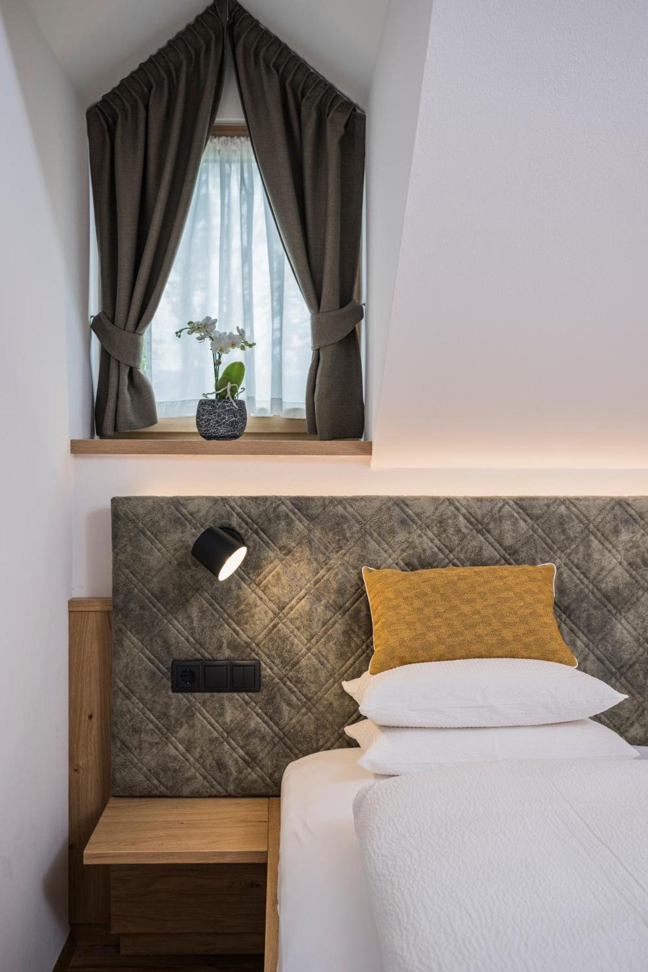 Gasthof Albergo Dolomiten Braies  Esterno foto