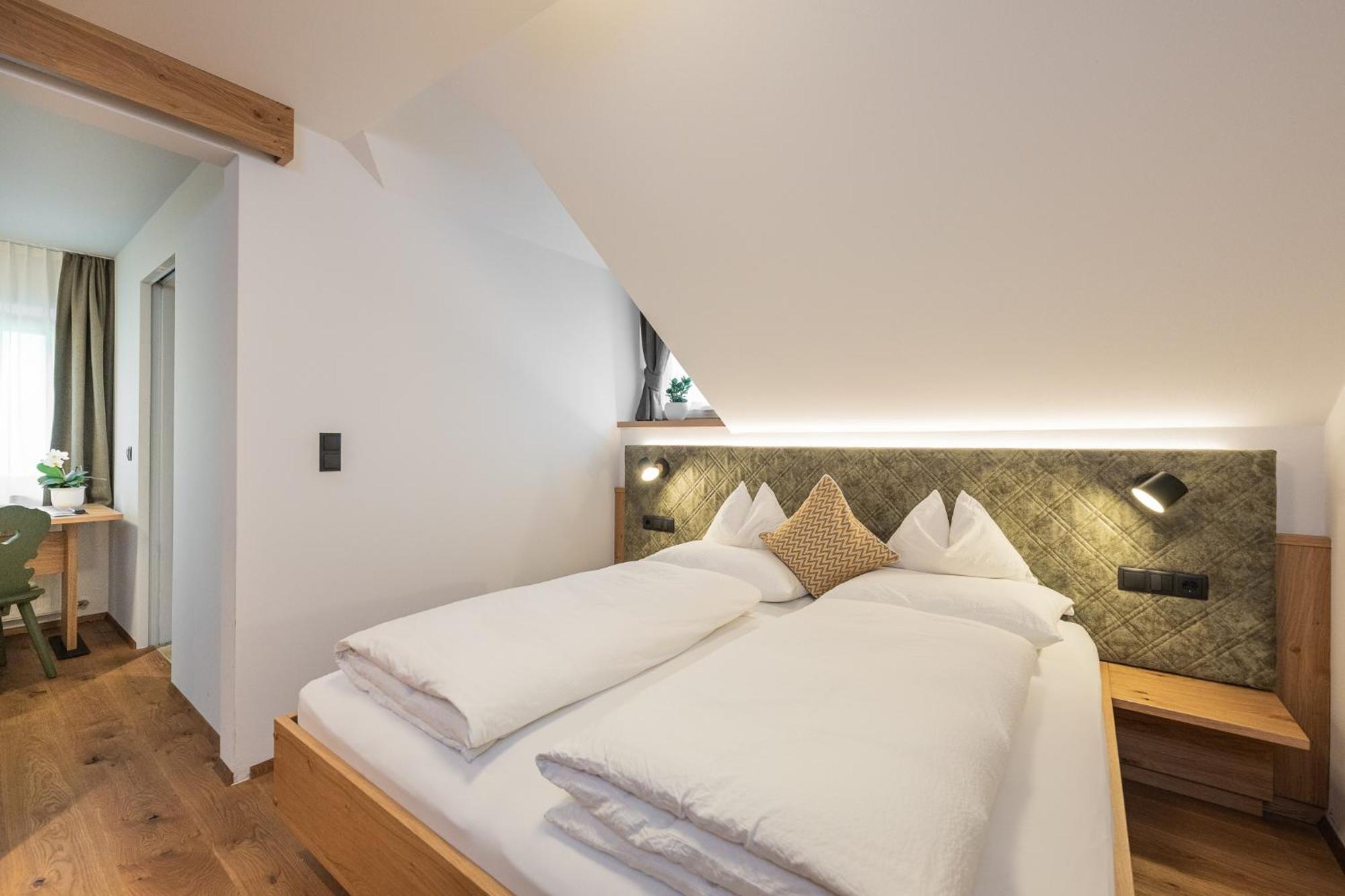 Gasthof Albergo Dolomiten Braies  Esterno foto