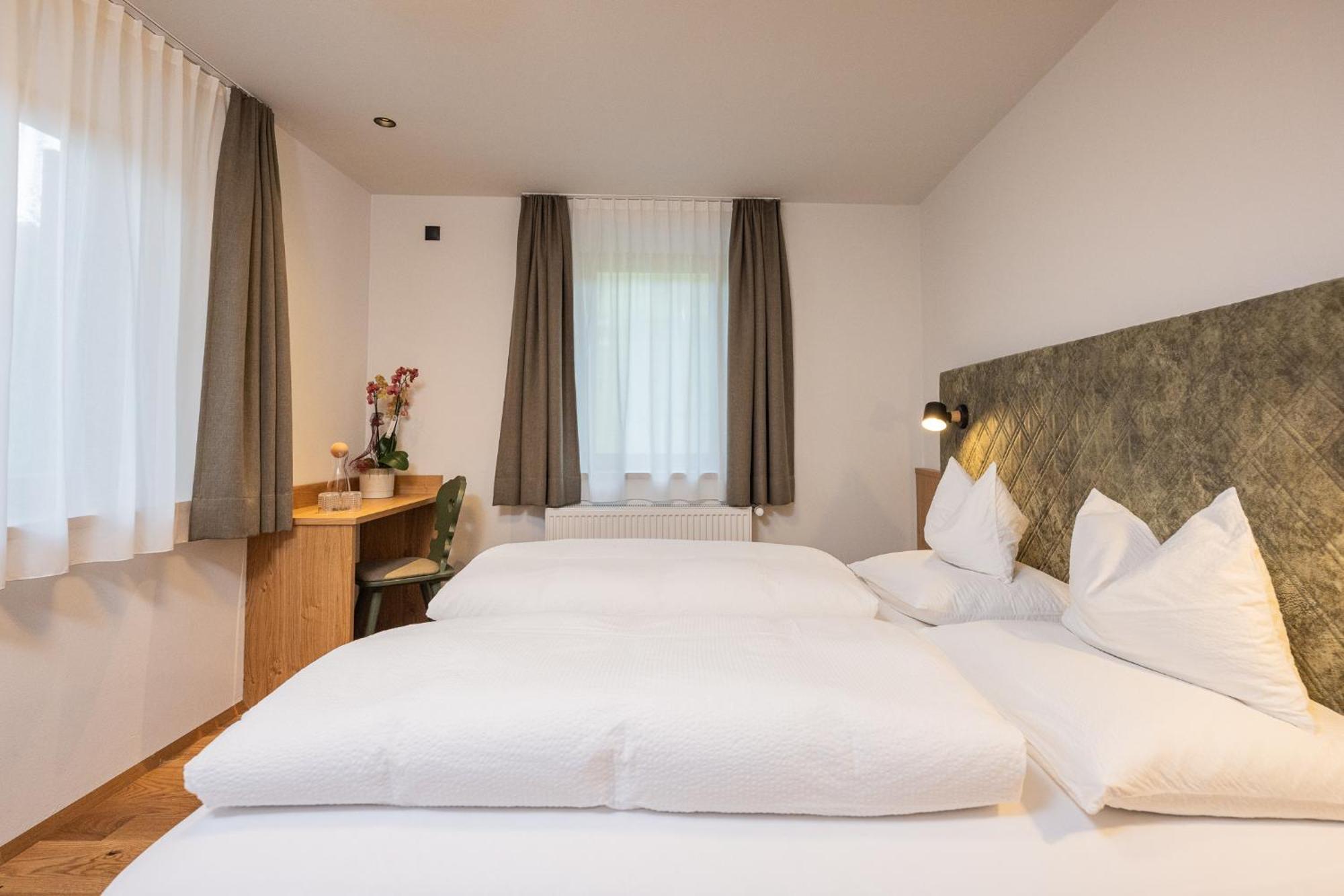 Gasthof Albergo Dolomiten Braies  Esterno foto