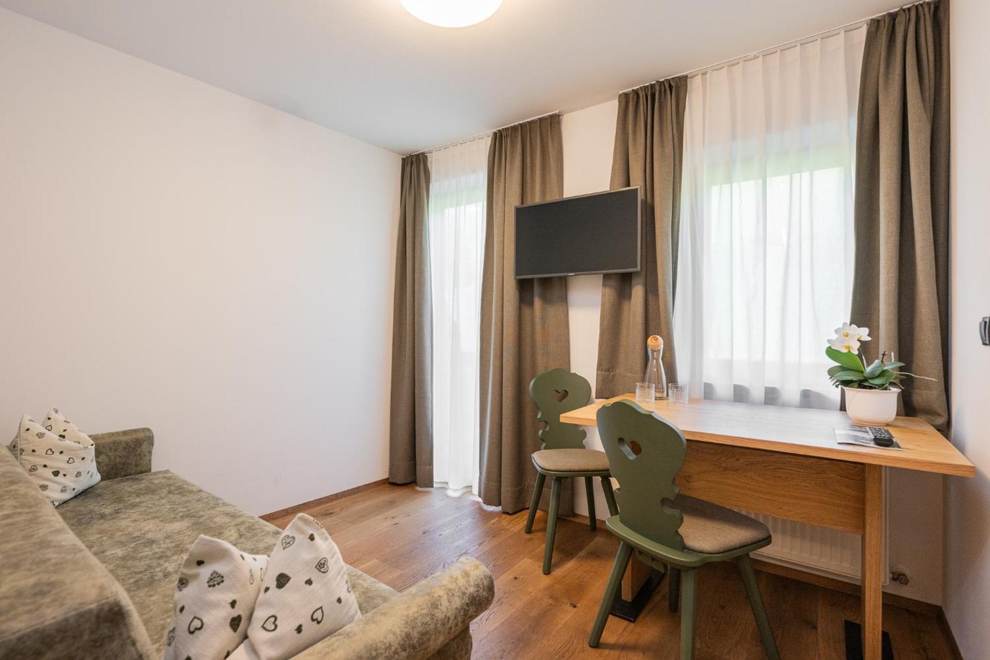 Gasthof Albergo Dolomiten Braies  Esterno foto