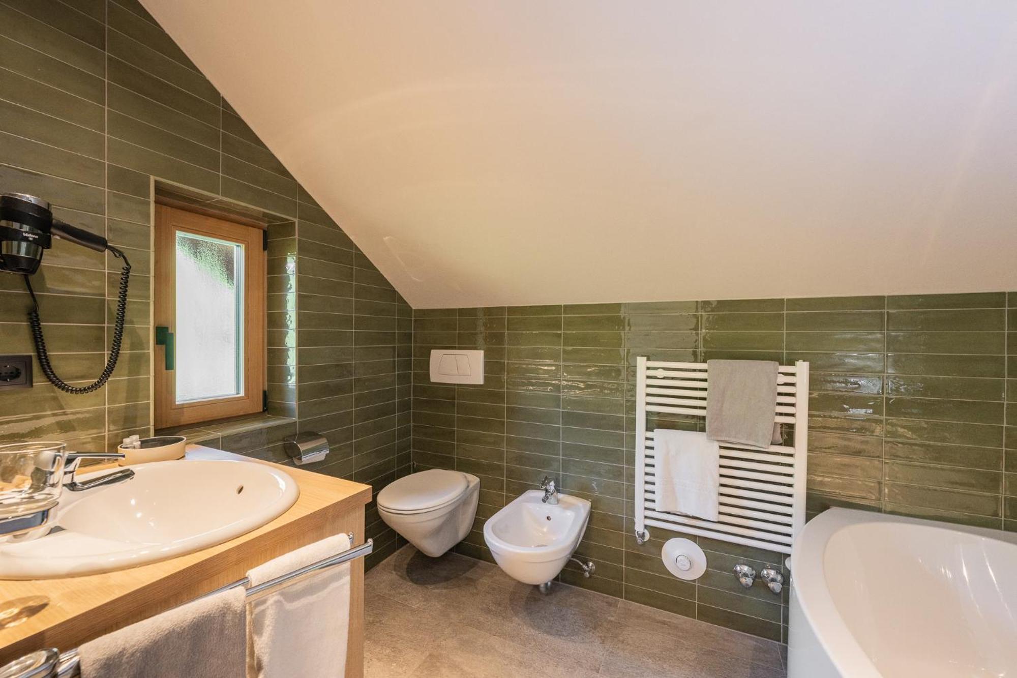 Gasthof Albergo Dolomiten Braies  Esterno foto